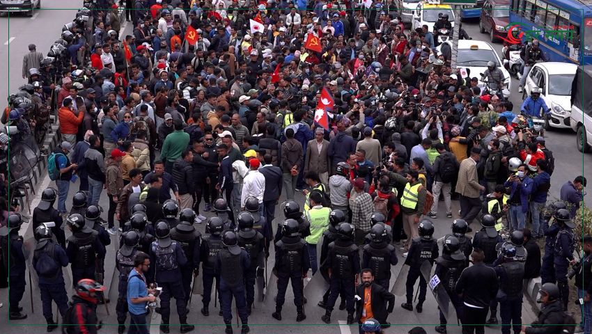 ओलीको पक्राउविरुद्ध आन्दोलन जारी, प्रधानमन्त्री र गृहमन्त्रीमाथि छनबिनको माग