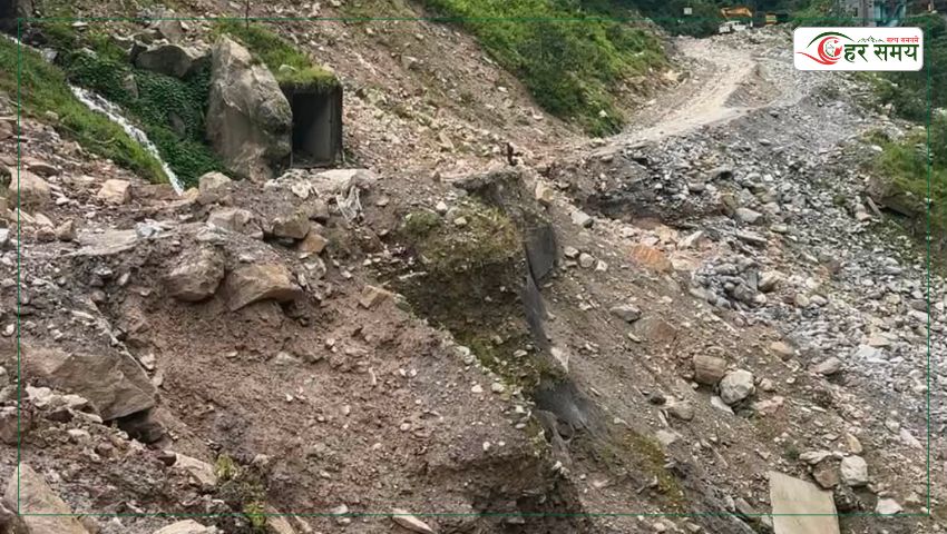अरनिको राजमार्ग अझै पूर्ण अवरुद्ध, नागार्जुनको पहिरो हटेपछि सितापाइला सडक एकतर्फी सञ्चालन