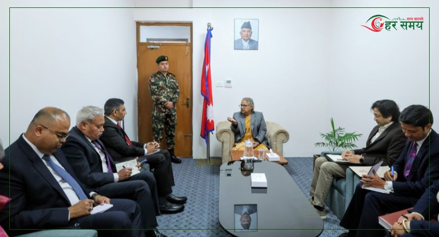 प्रधानमन्त्री कार्कीसँग भारतीय विदेश अतिरिक्त सचिव महावरको भेट