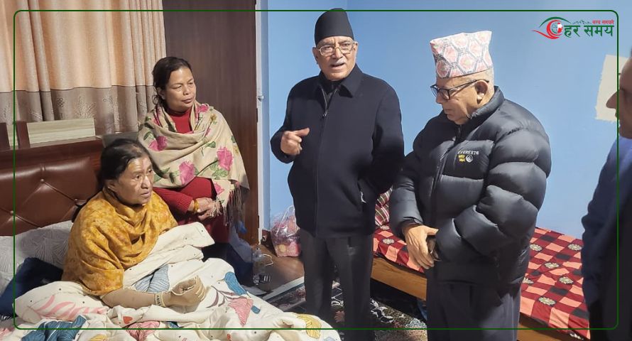 झलनाथ खनालकी पत्नीको स्वास्थ्यवस्था बुझ्न प्रचण्ड र माधवकुमार डल्लु पुगे