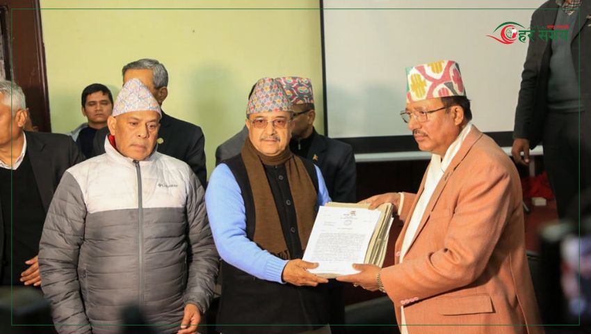 पार्टी फुट्ने भन्दै हस्ताक्षर फिर्ता लिएका ८८५ जनाको हस्ताक्षर आयोगमा बुझाइयो