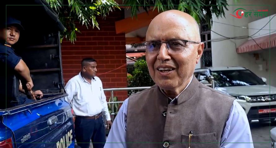 विराटनगरमा अर्थमन्त्री खनालको साधारण शैली