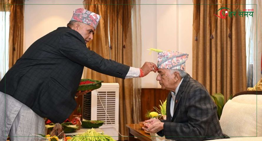 राष्ट्रपतिले लगाए टीका