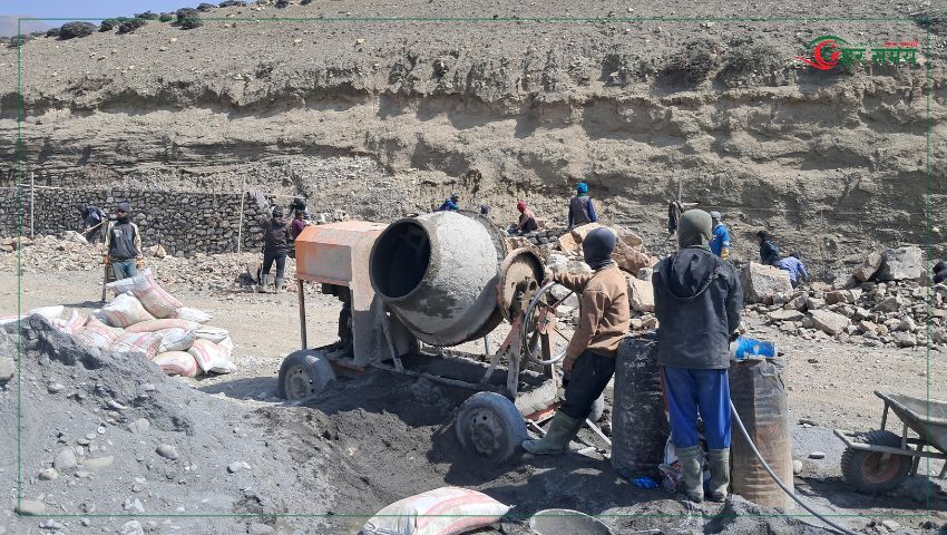 कोरलानाका जोड्ने कागबेनी-छुसाङ सडक स्तरोन्नति गरिँदै