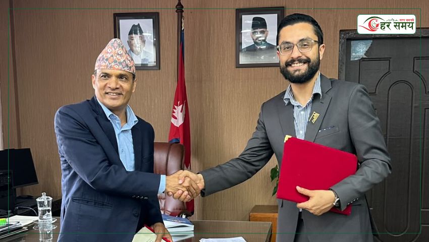 शिक्षामन्त्रीले गराए सहिद दशरथचन्द स्वास्थ्य विज्ञान विश्वविद्यालयका नवनियुक्त उपकुलपति र रजिष्ट्रारलाई शपथ 