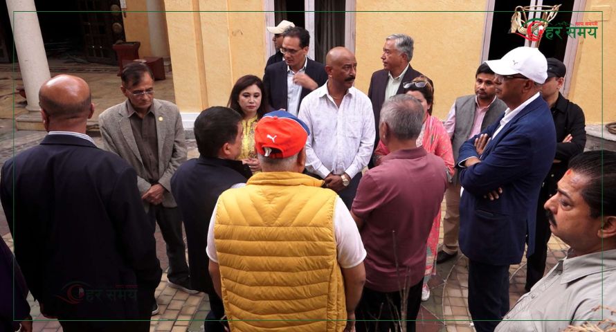 अध्यक्ष ढकालको टोलीले गरे उपेन्द्र महतोको क्षतिग्रस्त घरको अवलोकन