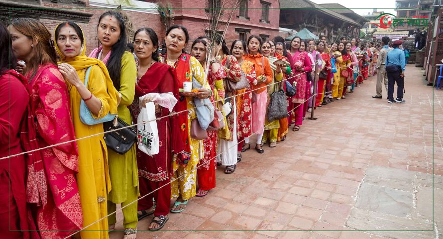 कृष्ण जन्माष्टमीको अवसरमा पाटनस्थित कृष्ण मन्दिरमा  भक्तजनहरुको भिड