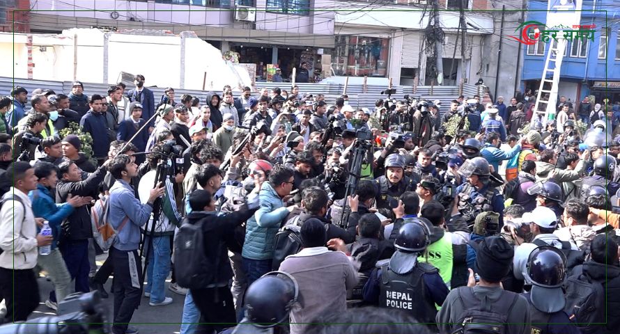 प्रधानमन्त्री र गृहमन्त्रीको राजीनामा माग गर्दै जेनजीहरुको आन्दोलन सुरु